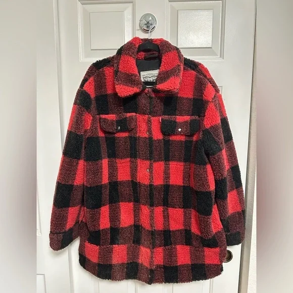 Levi's Red and Black Plaid Sherpa Jacket NWT - Picture 2 of 5